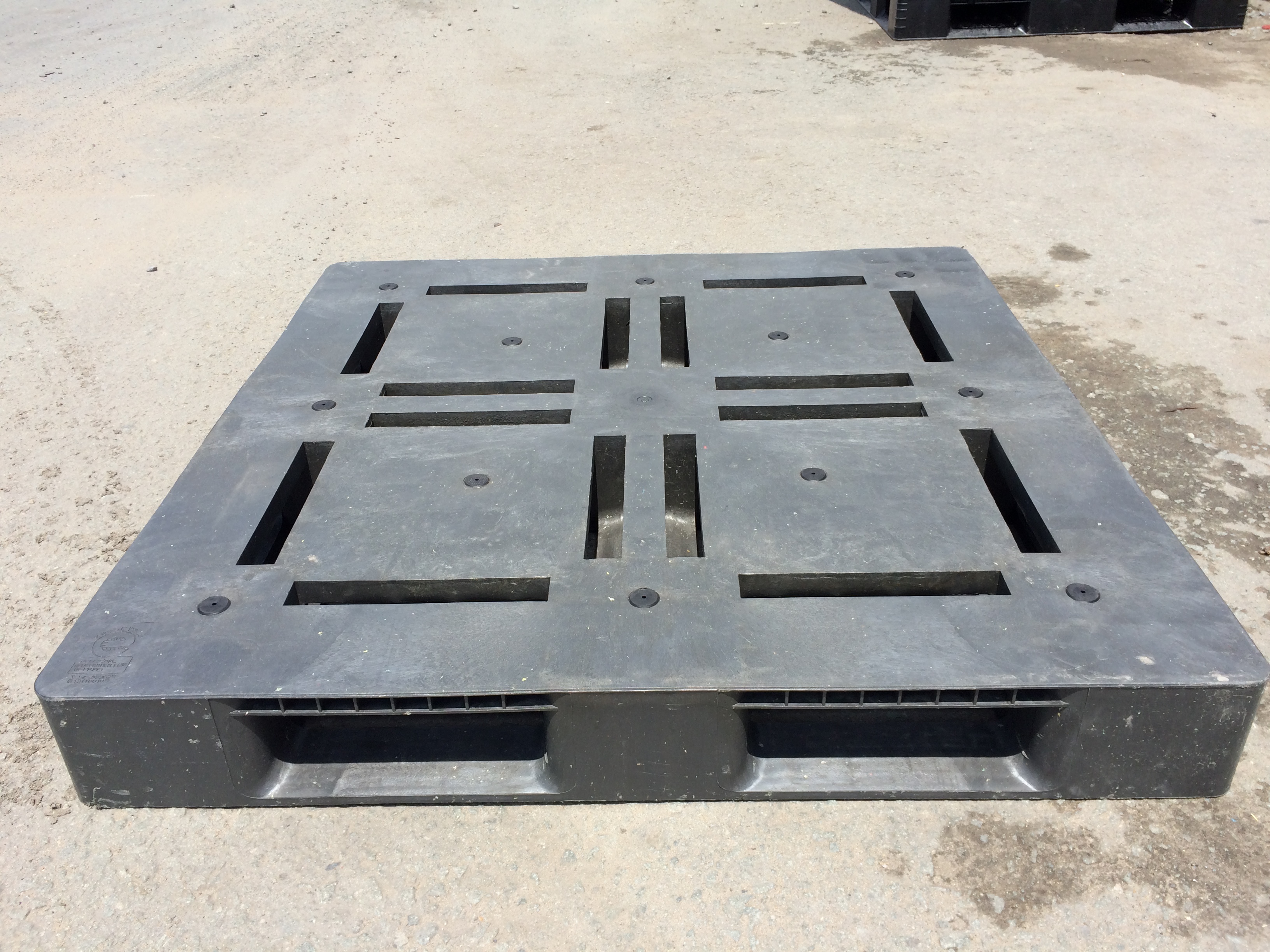 PALLET NHỰA 1100X1100X140MM