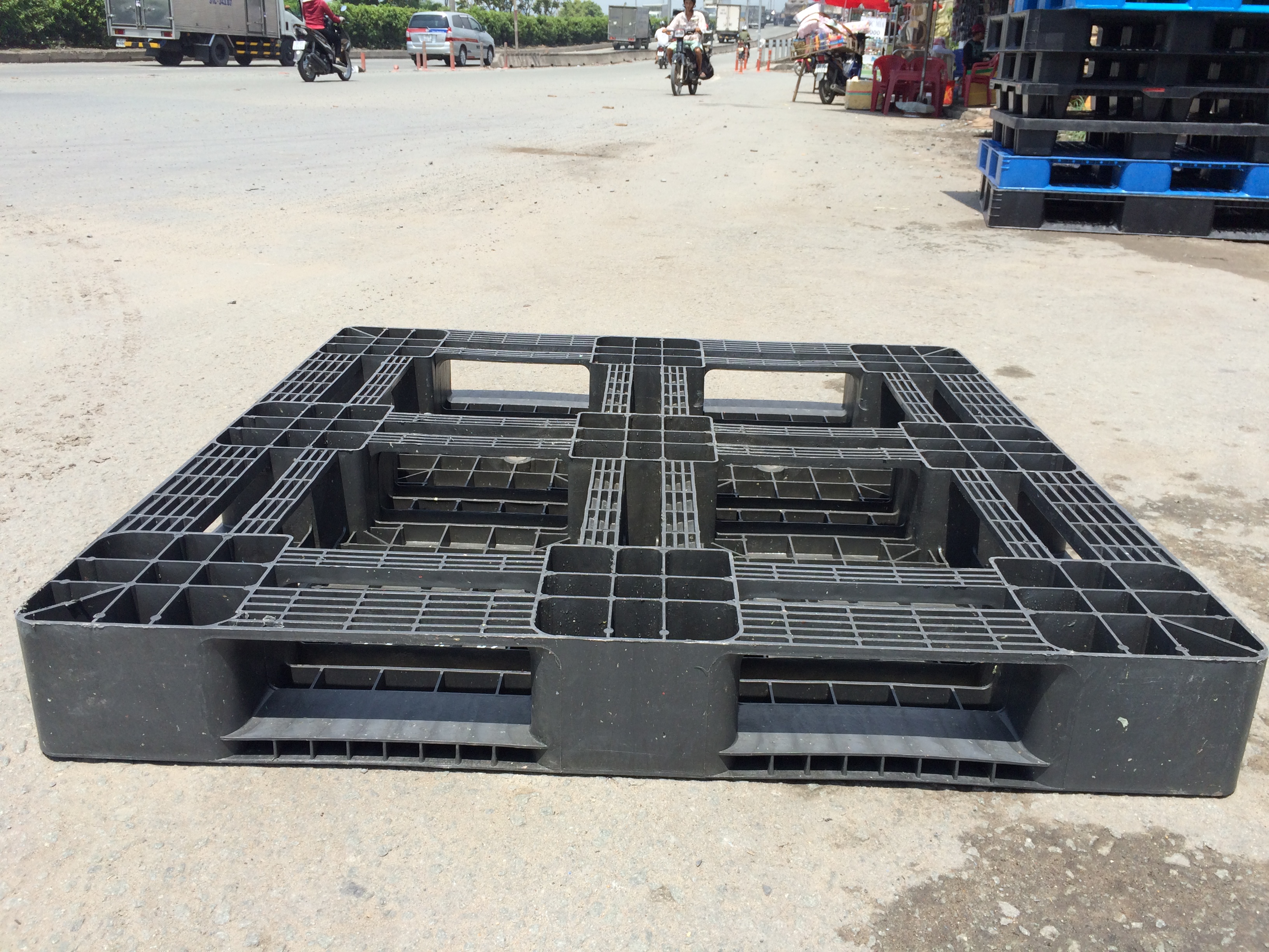 PALLET NHỰA 1100X1100X140MM